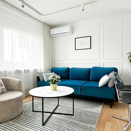 Stylowy Apartament Przy Metrze Warszawa Exteriör bild