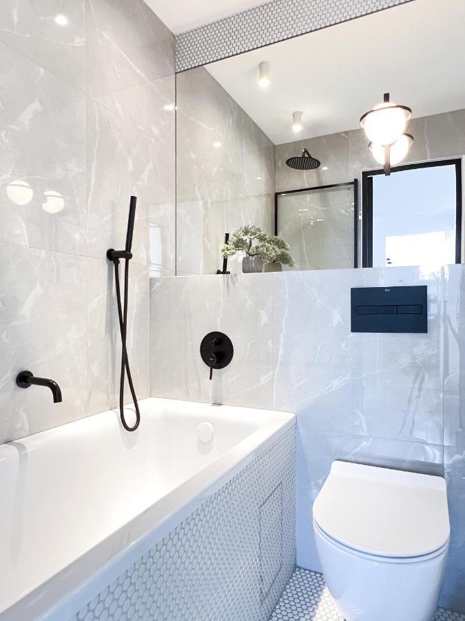 Stylowy Apartament Przy Metrze Warszawa Exteriör bild